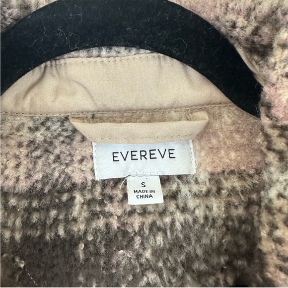 Evereve Polly Plaid Teddy Jacket in Black, Pink  and Cream.  Size Small - Picture 4 of 6